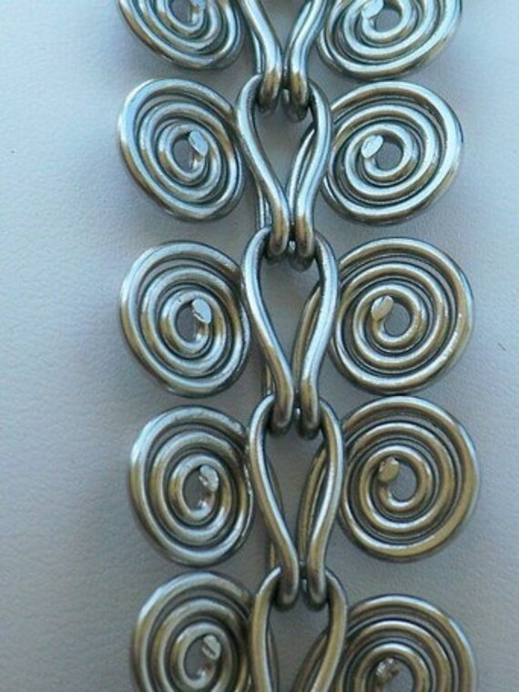 Stunning unique linked scrollwork silvertone vint… - image 4