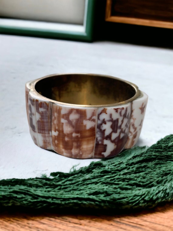 Unique vintage shell cuff bracelet - made in the … - image 2