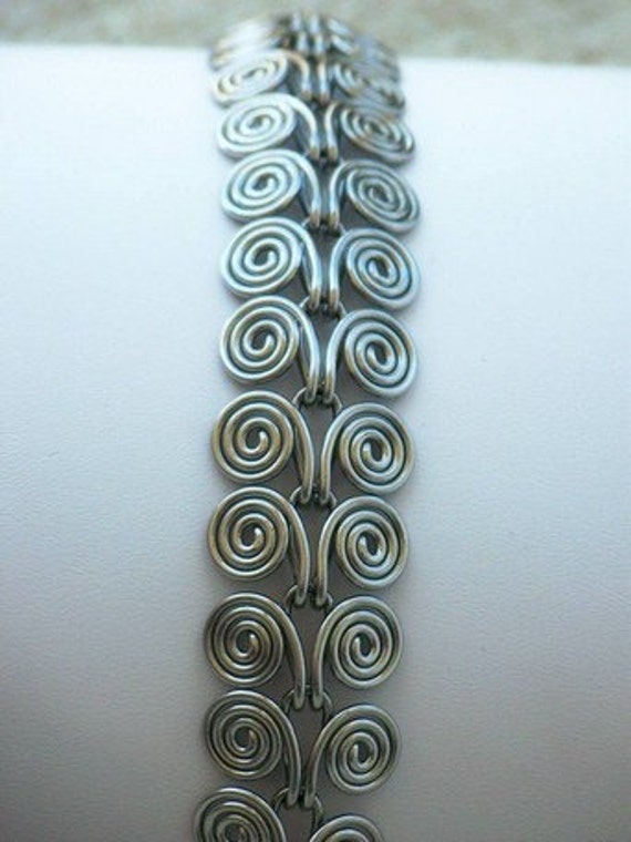 Stunning unique linked scrollwork silvertone vint… - image 2