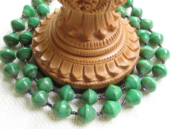 Unique green vintage artisan necklace - beads loo… - image 1