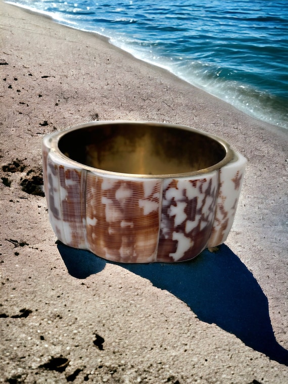 Unique vintage shell cuff bracelet - made in the … - image 6