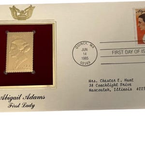 First Lady Abigail Adams - Ersttagsmarke der Ausgabe & 22K Gold Replica mit Infokarte - Postal Commemorative Society