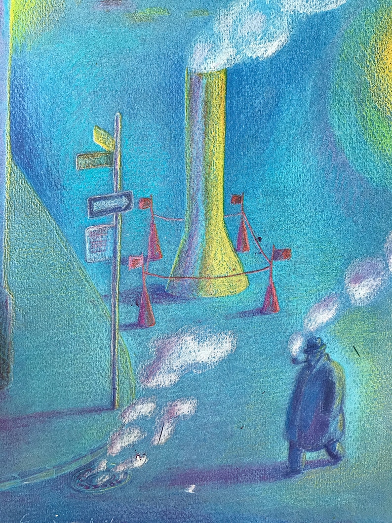 K&ouml;nnte beinhalten: Eine blaue und gelbe Illustration eines hohen Schornsteins, aus dem Rauch aufsteigt. Eine Person in einem blauen Mantel und Hut geht auf der Stra&szlig;e. Im Hintergrund sind rote Flaggen und eine wei&szlig;e Wolke zu sehen.