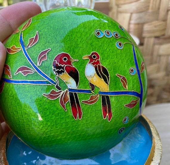Stunning enamel parrots lidded jewelry holder or … - image 1