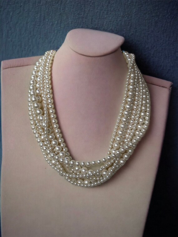 Stunning multi-stranded multi-sized all white fau… - image 5