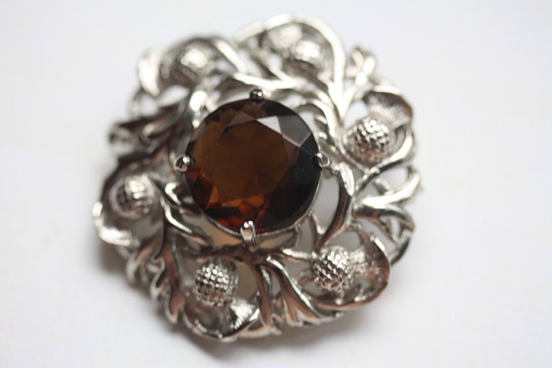 Stunning vintage pin with faceted center