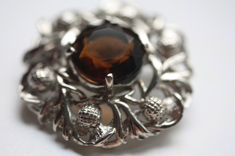Stunning vintage pin with faceted center