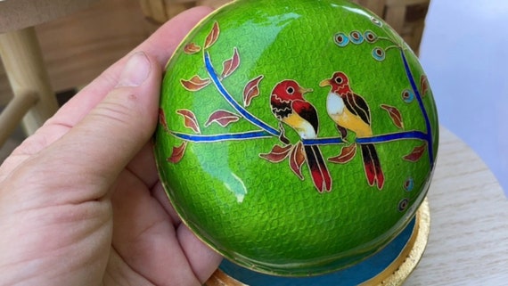 Stunning enamel parrots lidded jewelry holder or … - image 4