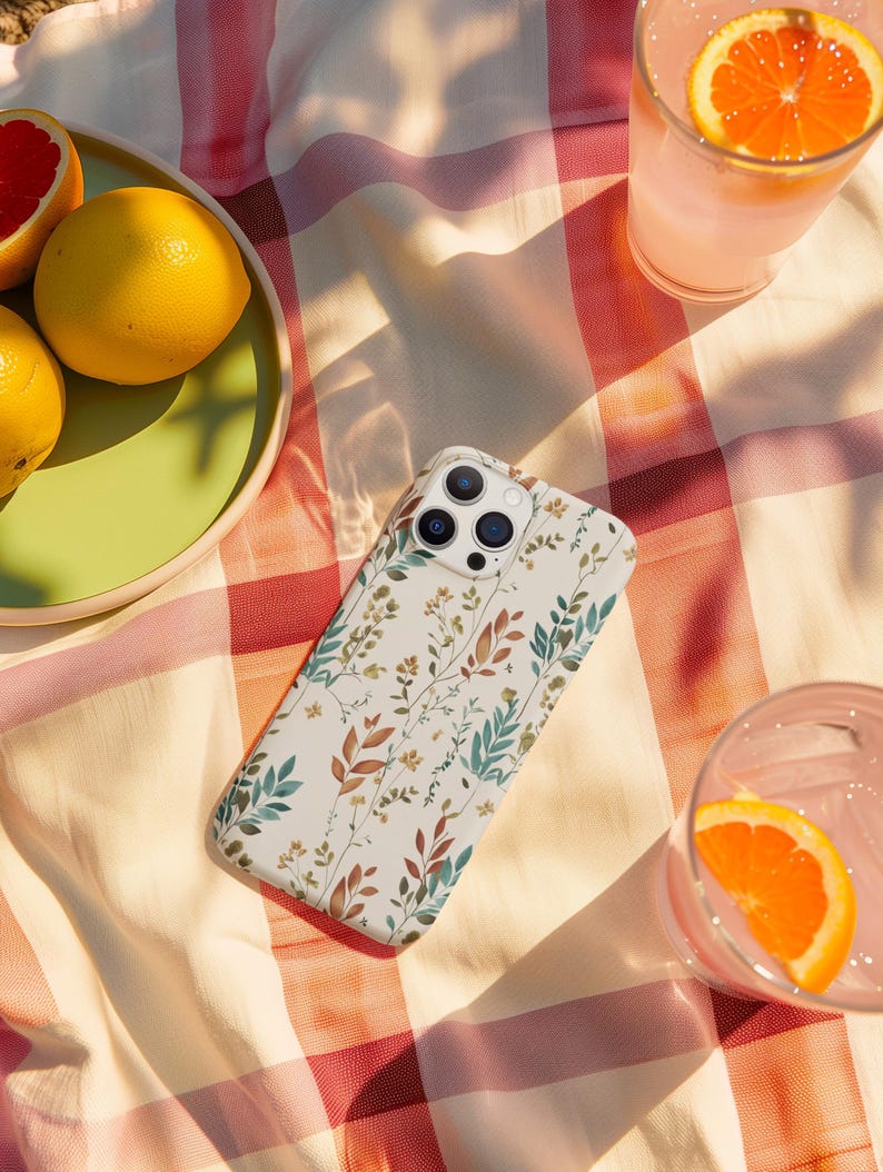 植物柄スマホケース：秋の葉をイメージした、スリムで保護性に優れたデザイン 画像 2
