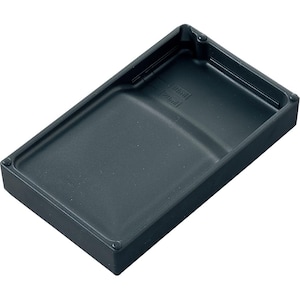 Puede incluir: Una bandeja de plástico negro con un borde elevado y una superficie lisa. La bandeja está diseñada para contener un objeto pequeño, como un teléfono o una tableta.