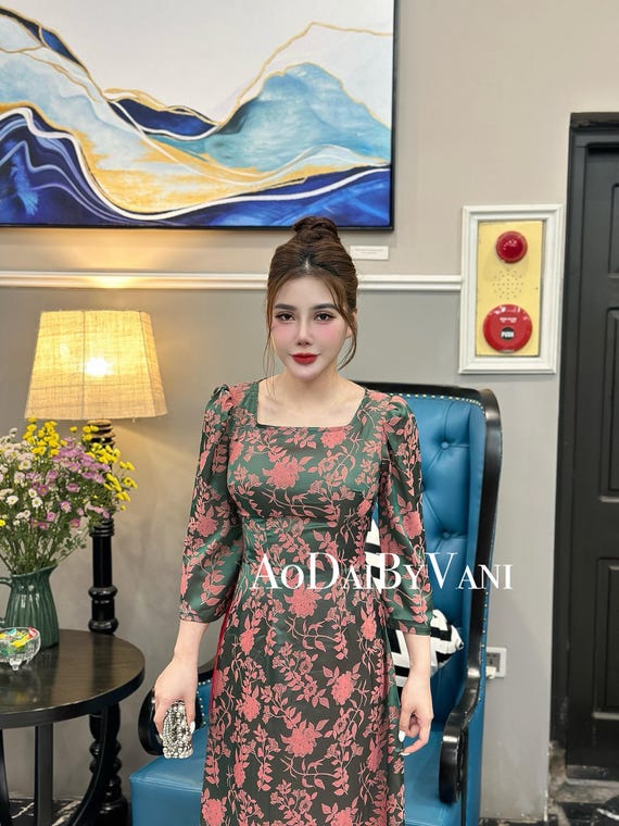 Ao Dai To Tam Thai Tuan with flowers/B75 Ao Dai To Tam Thai Tuan with flowers/B75