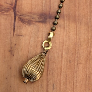 Vintage Ribbed Brass Chain Pull, Retro Style Fan/Light Hardware, Tear Drop Shape