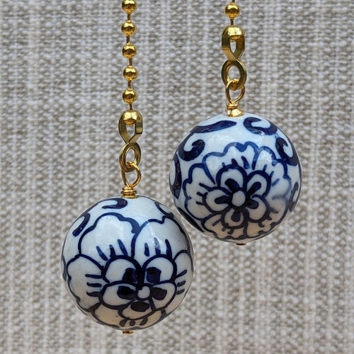 Poignées de ventilateur de plafond en faïence bleue et blanche, décoration florale en chintz, chaînes dorées