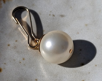 Zipper Pull, White Pearl Dangle, Purse Dangle, Jacket Pull, Inexpensive Gift, Pearl Gold Pull