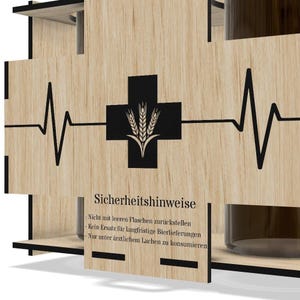 a wooden cross with a wheat symbol and a heart-shaped symbol, accompanied by German text that reads "Sicherheitshinweise" and "Nicht mit leeren Plaschendeien".