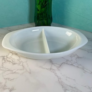 1960s Opal Pyrex #1063 Divided Milk Glass Casserole Dish | 1.5 Qt Oval White Serving Dish | Vintage Pyrex Bakeware
