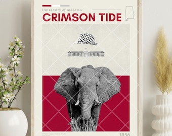 Op de afbeelding: Een rode en witte poster met de tekst "University of Alabama Crimson Tide" en een zwart-witte illustratie van een olifant. De poster bevat ook een kleine illustratie van de staat Alabama en het jaar 1856.