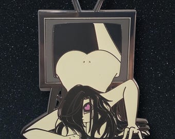 TV Ghost Girl Emaille Pin