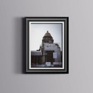 Photo of the palais de justice brussels in the mist