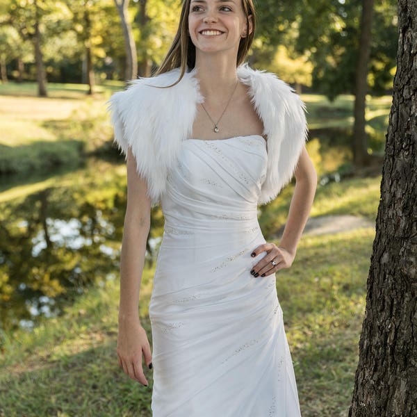 Veste boléro en fausse fourrure enveloppe de mariage en manteau de mariée Angora étole de demoiselle d'honneur couvrir FBA203 AVL en blanc et 2 autres couleurs Small - XXL