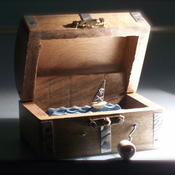 pirate ship in treasure chest automaton