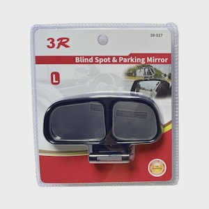 Op de afbeelding: Een zwarte dodehoek- en parkeerspiegel, verpakt in een transparante plastic hoes met rode en witte accenten. De verpakking is voorzien van de tekst "3R" en "Blind Spot & Parking Mirror". De spiegel is ontworpen om de zichtbaarheid te verbeteren.
