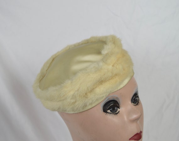 Vintage 1950s Rabbit Fur And Satin Covered Pillbo… - image 6