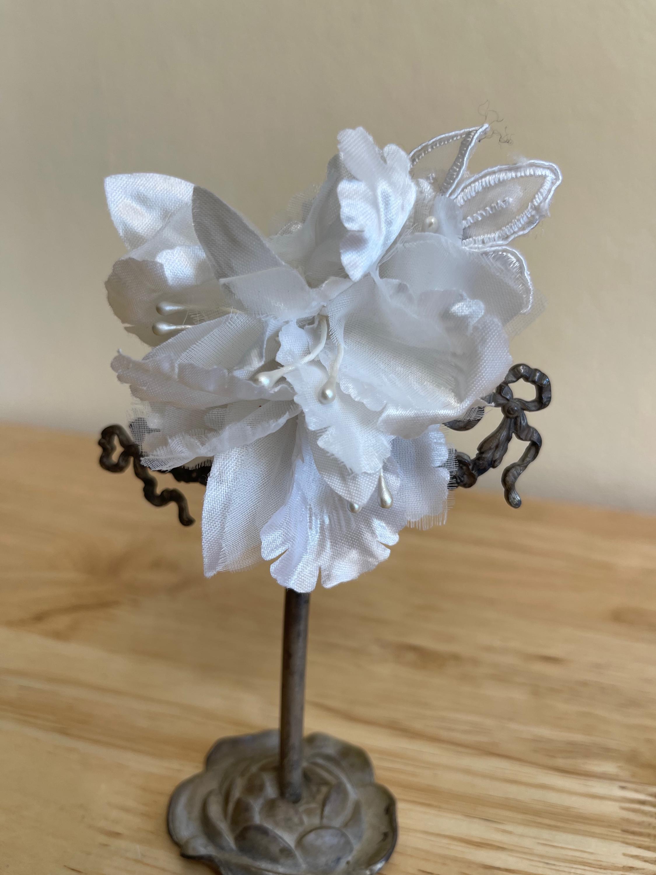 Vintage Silk Flower Bridal Hair Clip: White Lace, One-of-a  display picture 3
