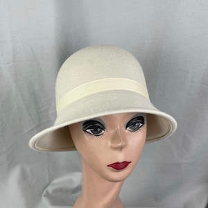 Ivory Wool Felt Cloche Hat Flapper Style / Wool Felt 1920&#39;s Style Cloche Hat / Downton Abbey Cloche Hat / Winter Felt Classic Cloche Hat