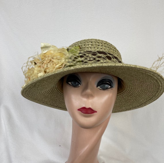 Vintage Inspired Boater Hat With Velvet Rose Trim And Netting / Sand Heather Color Women's 3 Brim Sun Hat / Retro Style Boating Hat