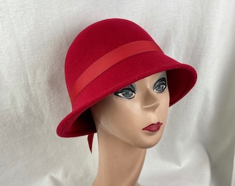 Red Wool Felt Cloche Hat: 1920s Flapper Style