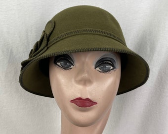 Olive Green Wool Felt Downturned Brim Cloche Hat With Felt Flower / Wool Felt 1920's Style Cloche Hat / Downton Abbey Cloche Hat