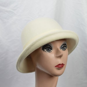 Cream Wool Felt Cloche Hat Flapper Style / Wool Felt 1920&#39;s Style Cloche Hat / Downton Abbey Hat /  Felt Cloche Hat / Lg Head Size Available