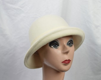 Cream Wool Felt Cloche Hat Flapper Style / Wool Felt 1920's Style Cloche Hat / Downton Abbey Hat /  Felt Cloche Hat / Lg Head Size Available