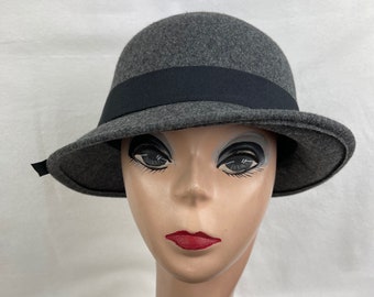 Gray Felt Cloche Hat With Turned Up Slanted Brim And Black Ribbon Band / Vintage Inspired Gray Felt Cloche Hat / Downton Abbey Cloche Hat