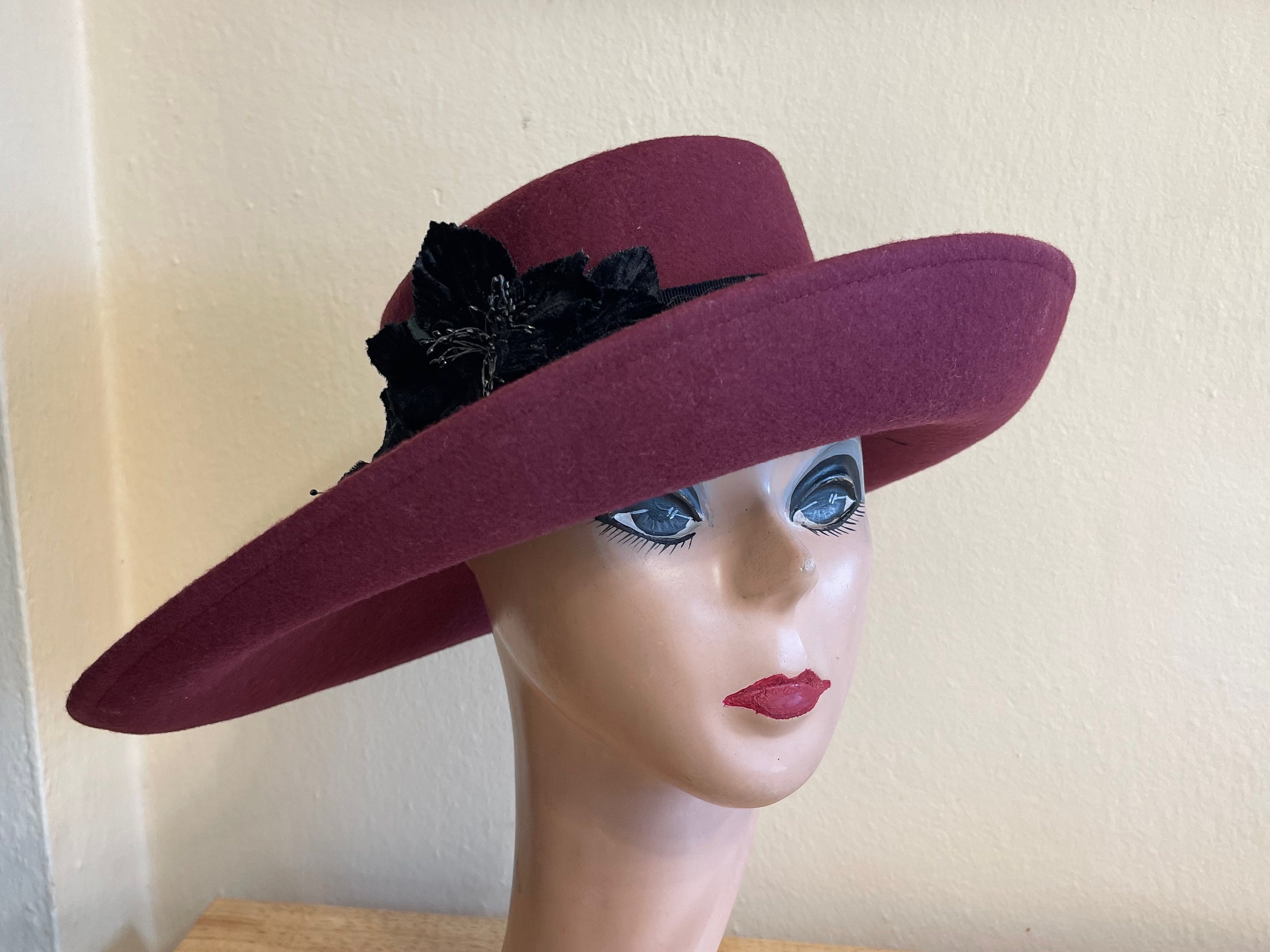{VTG} Hasting & Smith | Natural Wool Felt Velvet Trim Hat Burgundy/Black Burgundy Wool Felt Hat: Vintage Black Velvet Flowers, Wide  main image 2