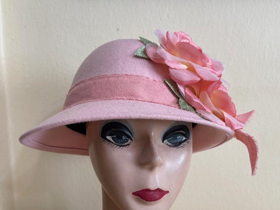 Pink Felt Cloche Hat: Vintage 1920s Style With Silk Roses - Etsy display picture 1