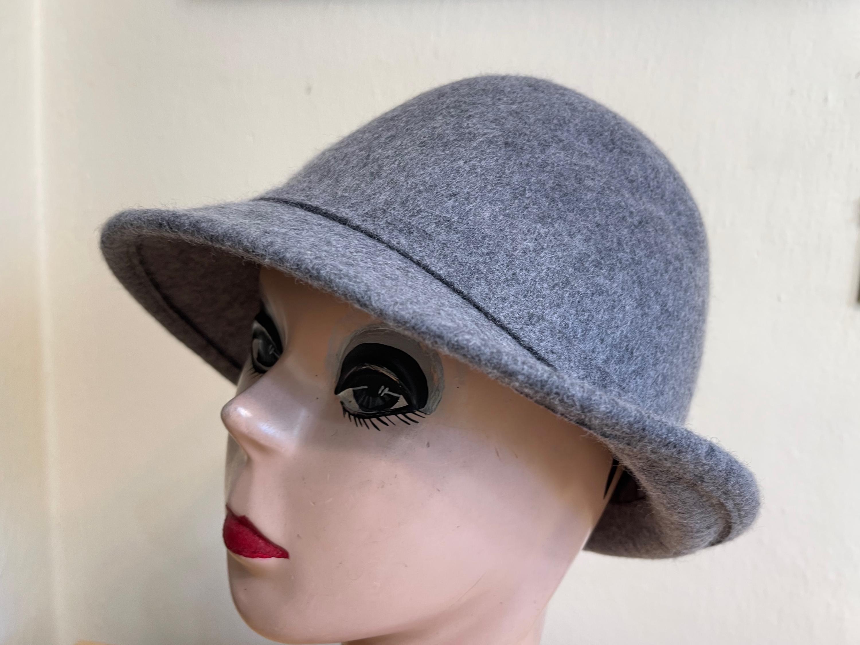 Gray Wool Felt Cloche Hat: Vintage Inspired Silk Rose  display picture 1