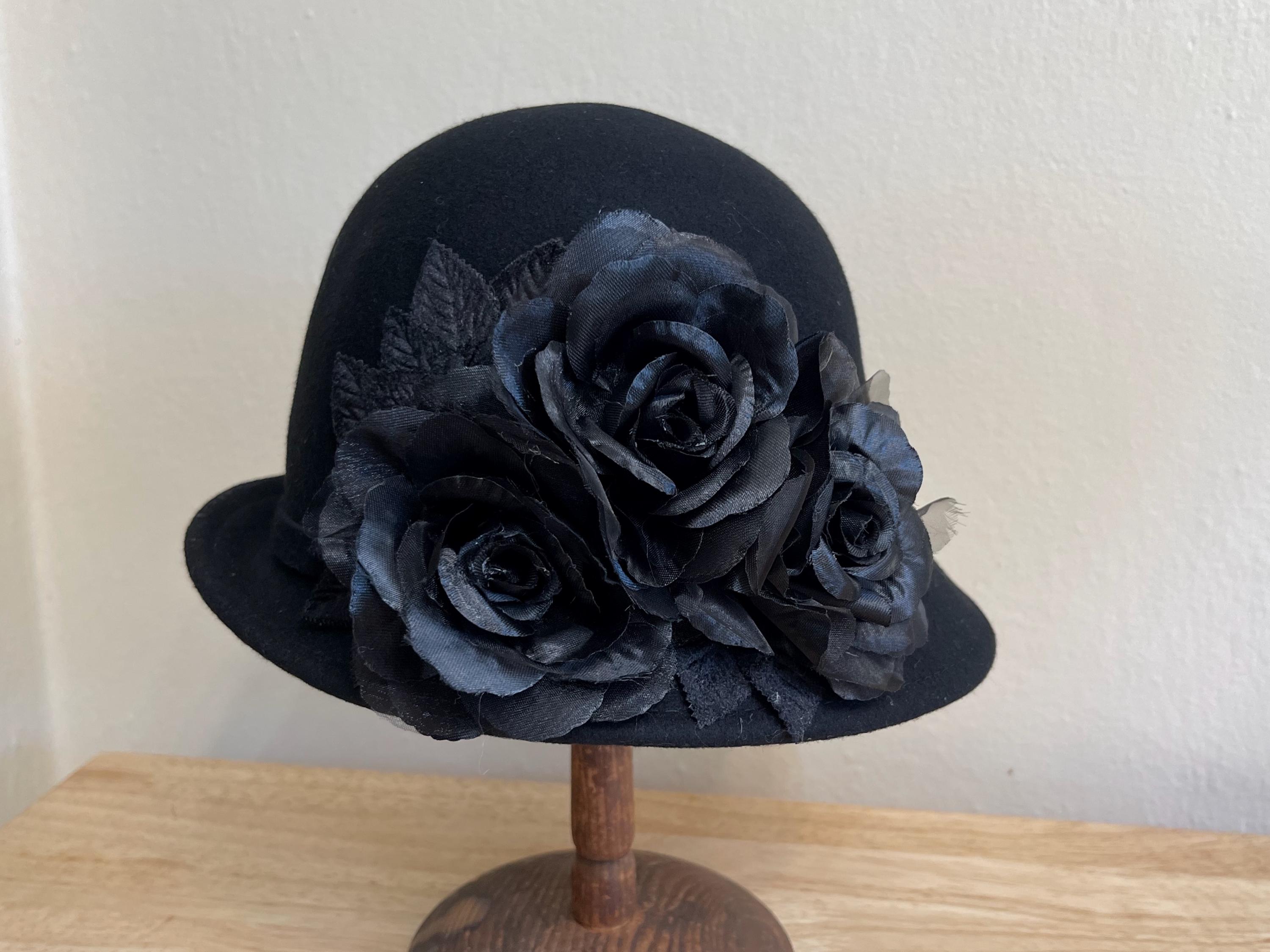 Vintage 1950s Black Wool Cloche Hat New York Creations Satin Rose Size 7 Unique Womens Winter Hats in Wool with Satin Rose | The  main image 2