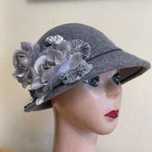 Gray Wool Felt Cloche Hat With Silk Rose & Velvet Trim / Vintage Inspired Gray Felt Cloche Hat / Downton Abbey Cloche Hat / Gray Felt Cloche