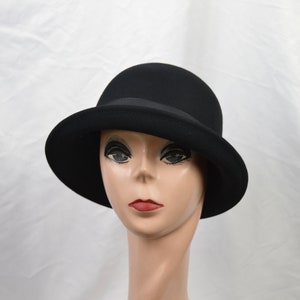 Black Wool Felt Cloche Hat With Ribbon Band / Wool Felt 1920&#39;s Style Cloche Hat / Downton Abbey Hat / Felt Cloche