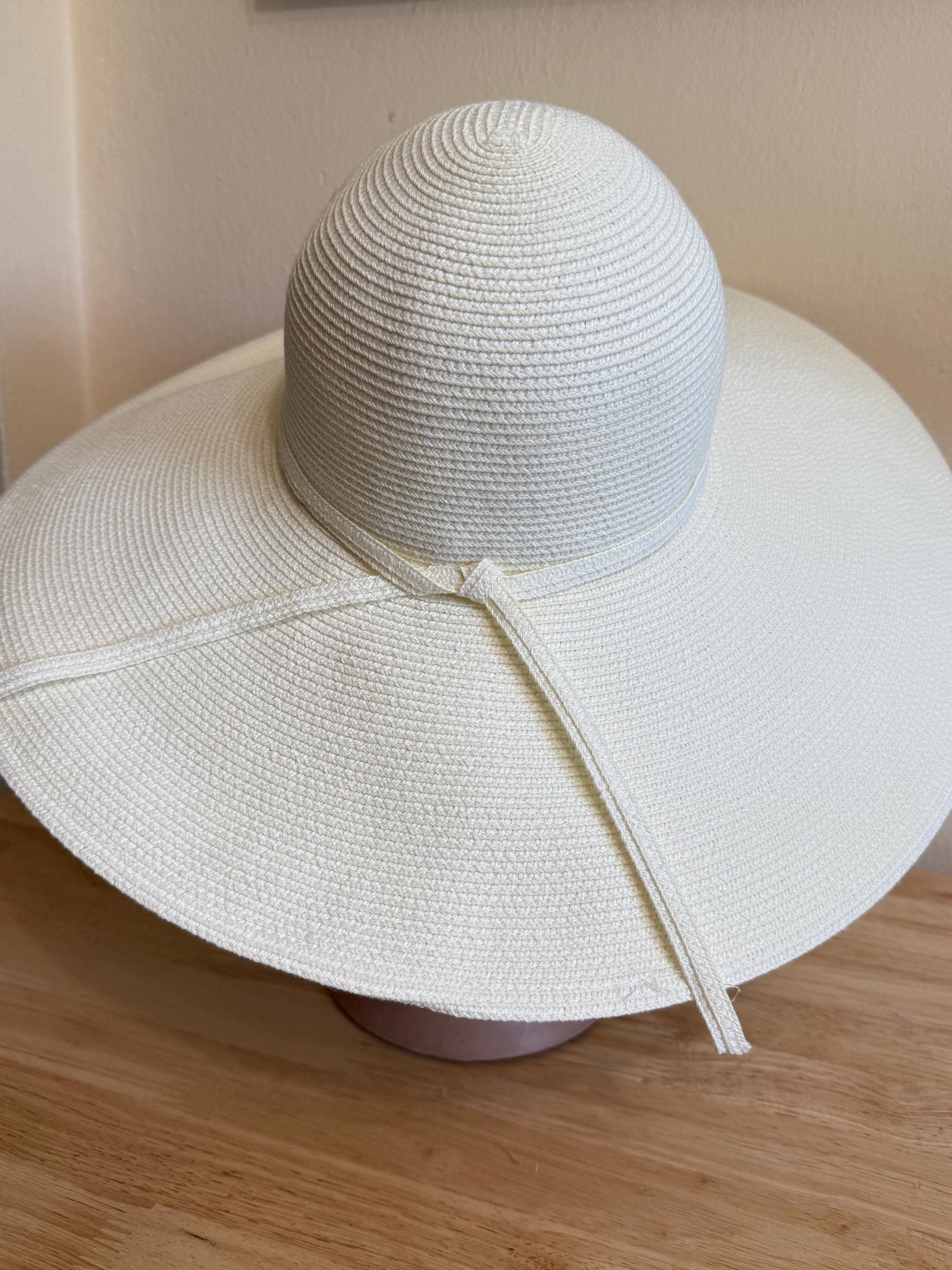 Diva Wide-Brim Straw Sun Hat in Cream Straw Hat Wide-Brimmed Cream main image 4