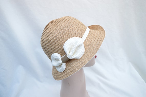 Anthropologie Ax Weave Woven Ribbon Cloche Hat – Ivory & Tan – One Size – NWT Tan/cream Cloche Hat With Bow / Vintage Inspired Downton  main image 3