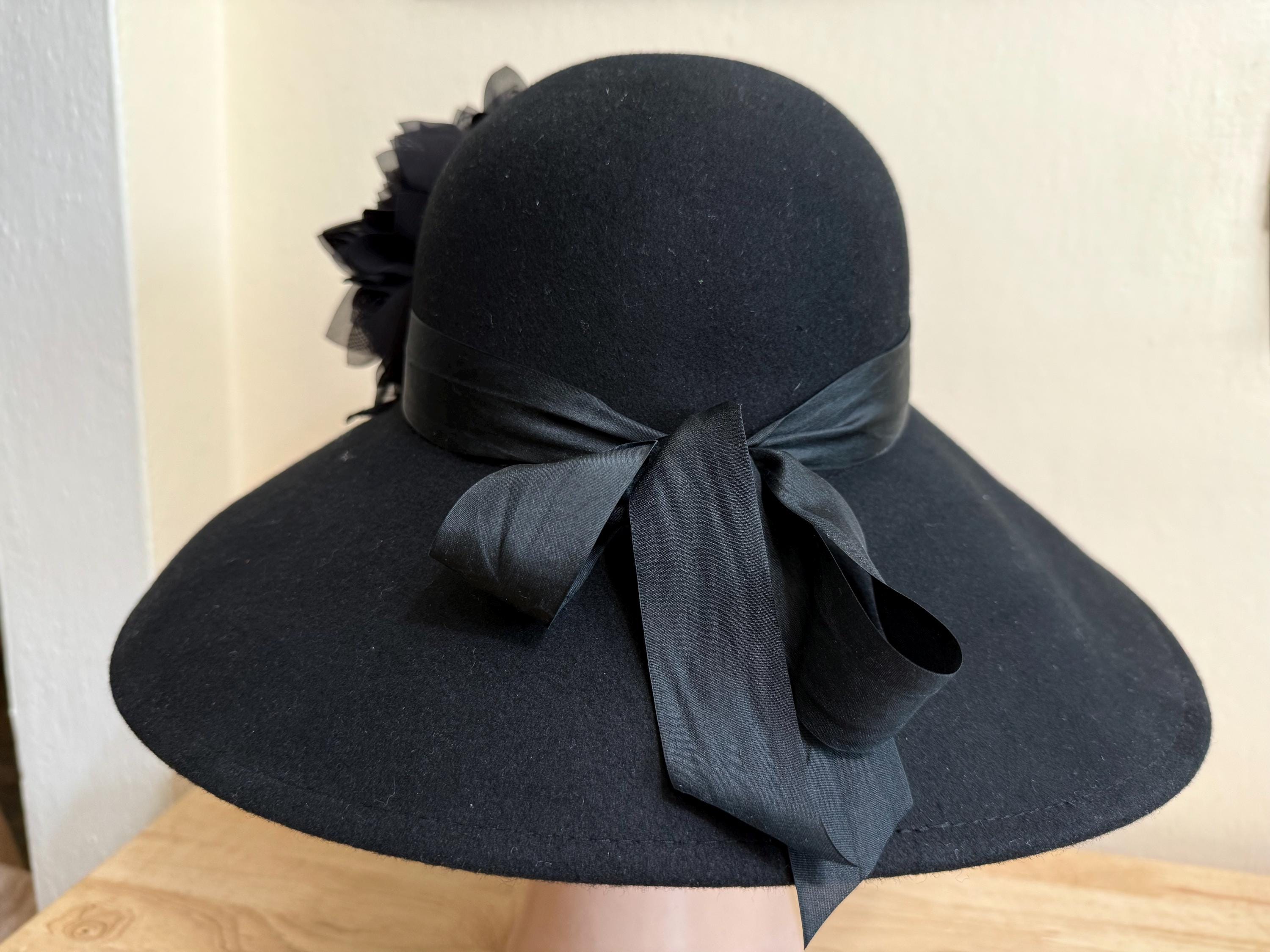 Badgley Mischka Black Wool Bucket Hat Feather Accent Ribbon Trim Badgley Mischka Wool Fedora with Velvet Band at Amazon Men main image 4