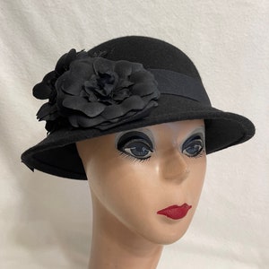 Black Felt Cloche Hat With Turned Up Slanted Brim 2 Cotton Flowers With Black Ribbon Band / Vintage Inspired Cloche / Downton Abbey Cloche