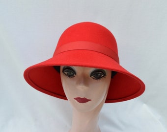 Red Wool Felt 3.5 Inch Lampshade Downturn Brim Hat / Red Felt Bucket Style Hat / Grosgrain Ribbon Band / Vintage Inspired Holiday Millinery