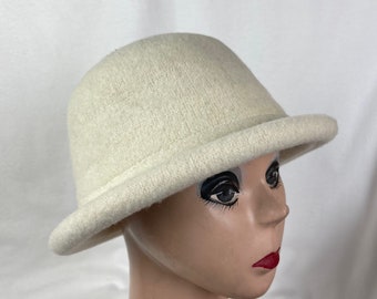 Ivory Soft Wool Felt Rolled Brim Cloche Hat / Vintage Inspired Cloche Hat / Soft Wool Winter Cloche hat