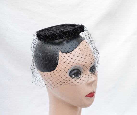 Vintage 1950's Black Cocktail Hat With Veil / Vin… - image 2