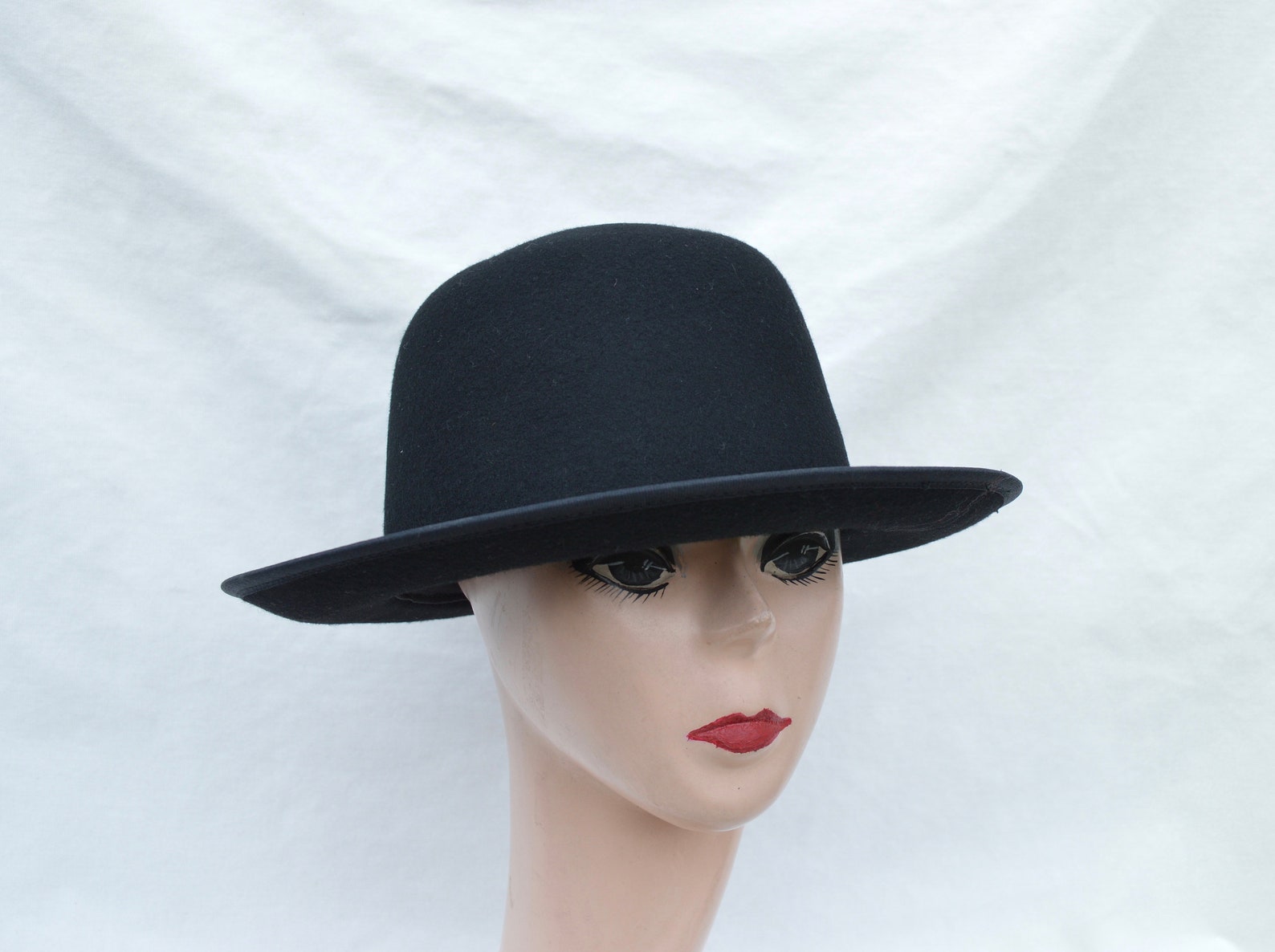 Black Wool Felt 2 1/2 Inch Brim Annie Hall Hat / Vintage Etsy