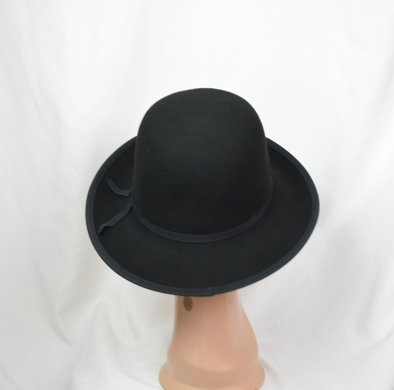 Black Wool Felt 2 1/2 Inch Brim Annie Hall Hat / Vintage Inspired Felt